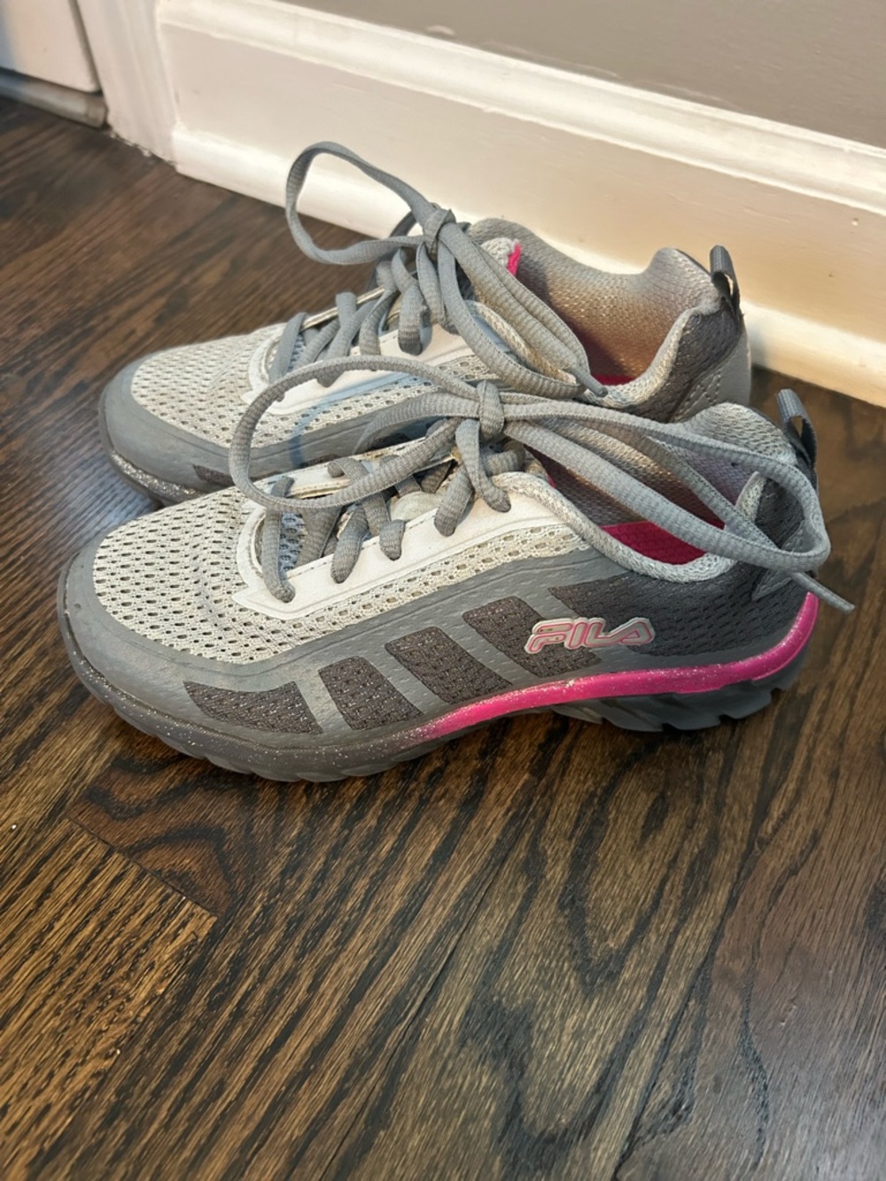 Girls Fila Sneakers - 1 - Picture 2 of 3